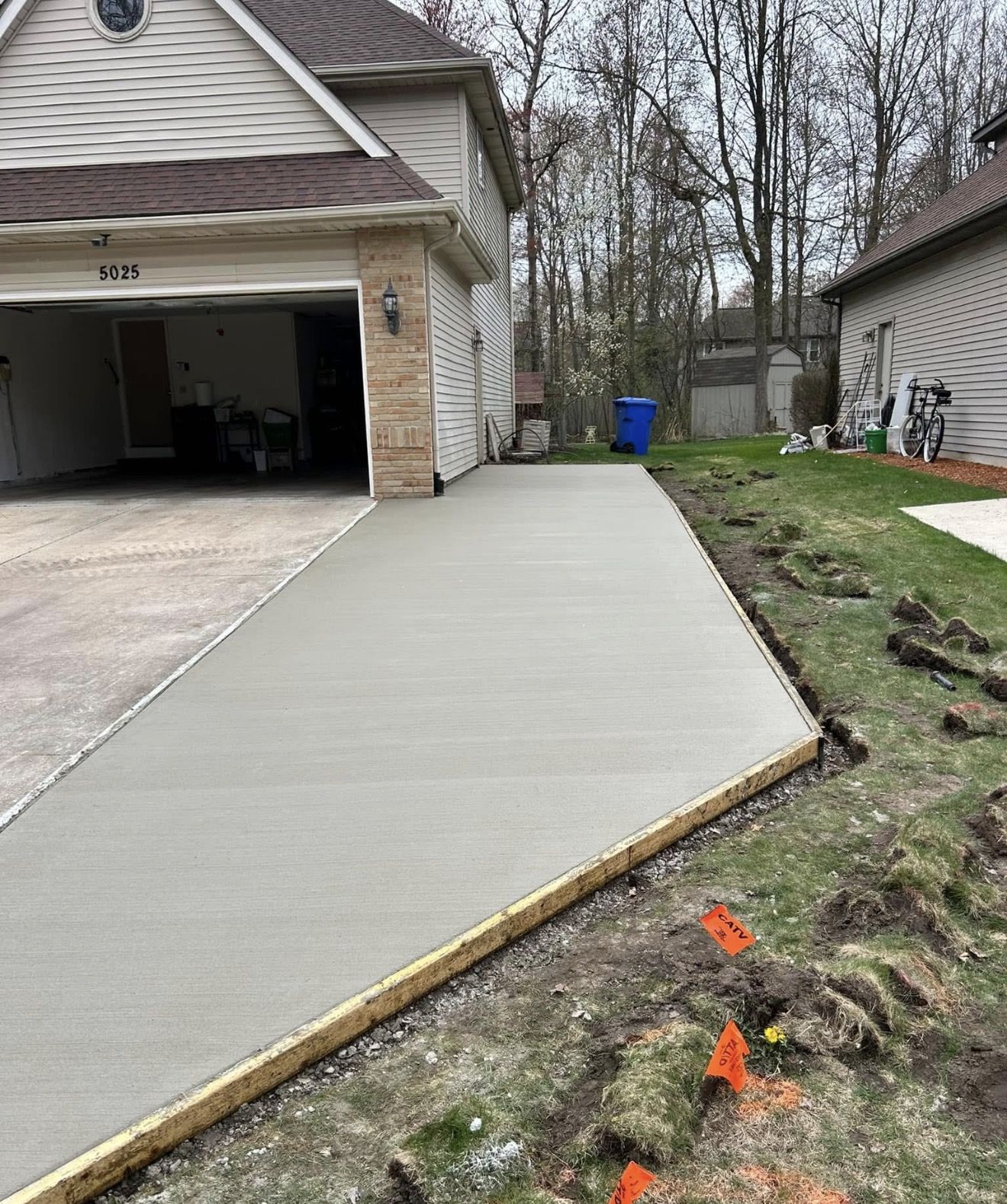 New concrete driveway replacement