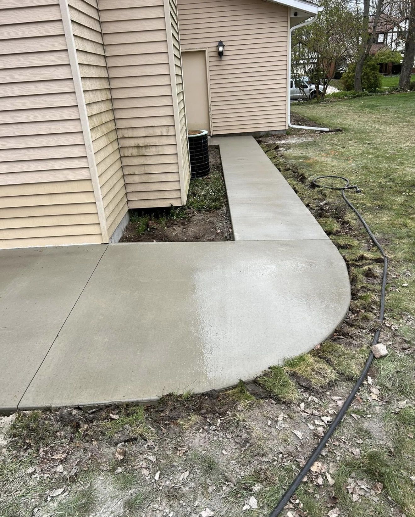 Curved concrete sidewalk